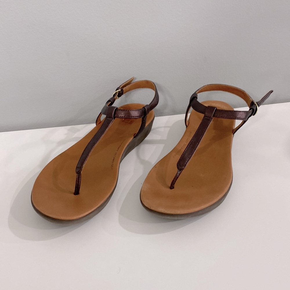 Women’s Size 8 Copper and Tan Fitflop Sandals